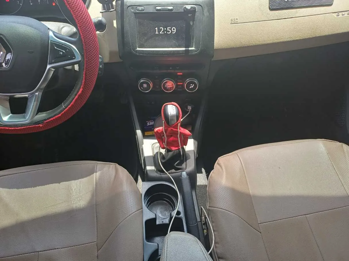 Car image 15