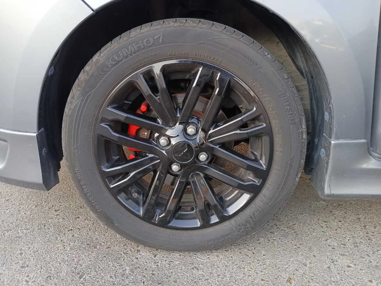 Car image 9