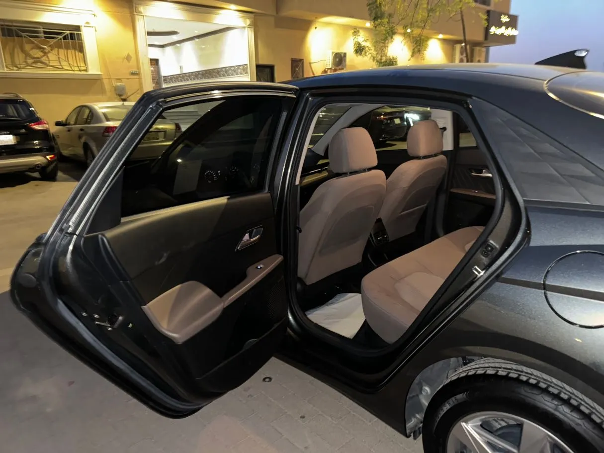 Car image 10
