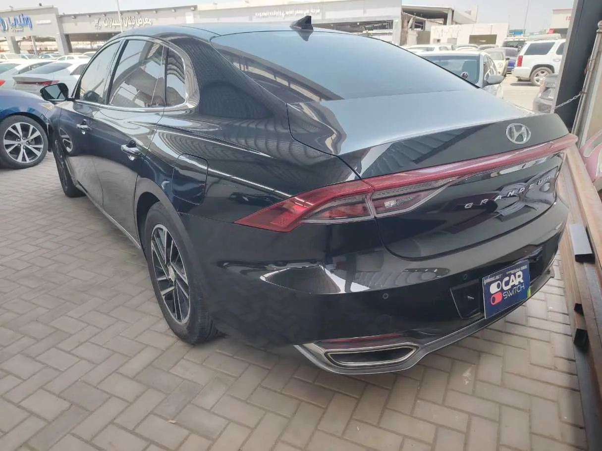 Car image 7