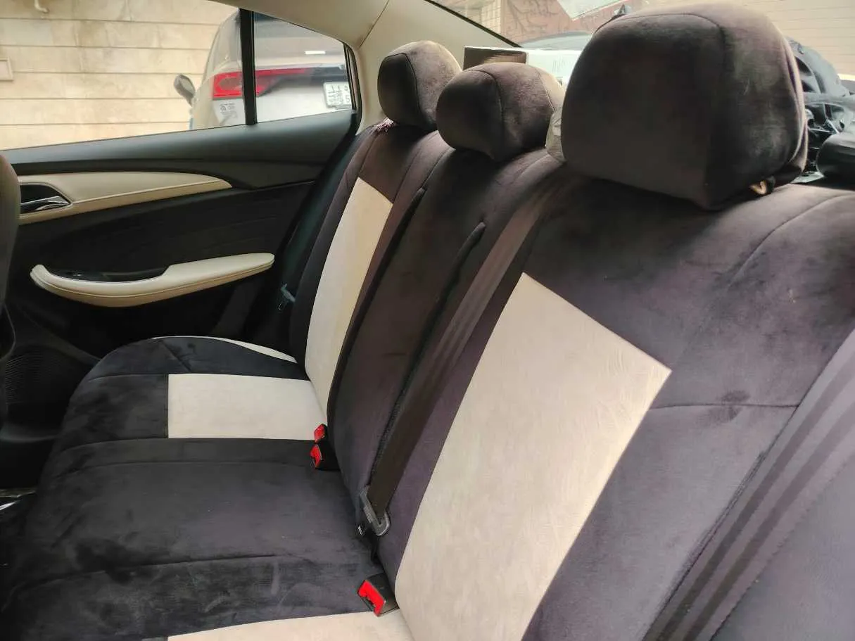 Car image 19