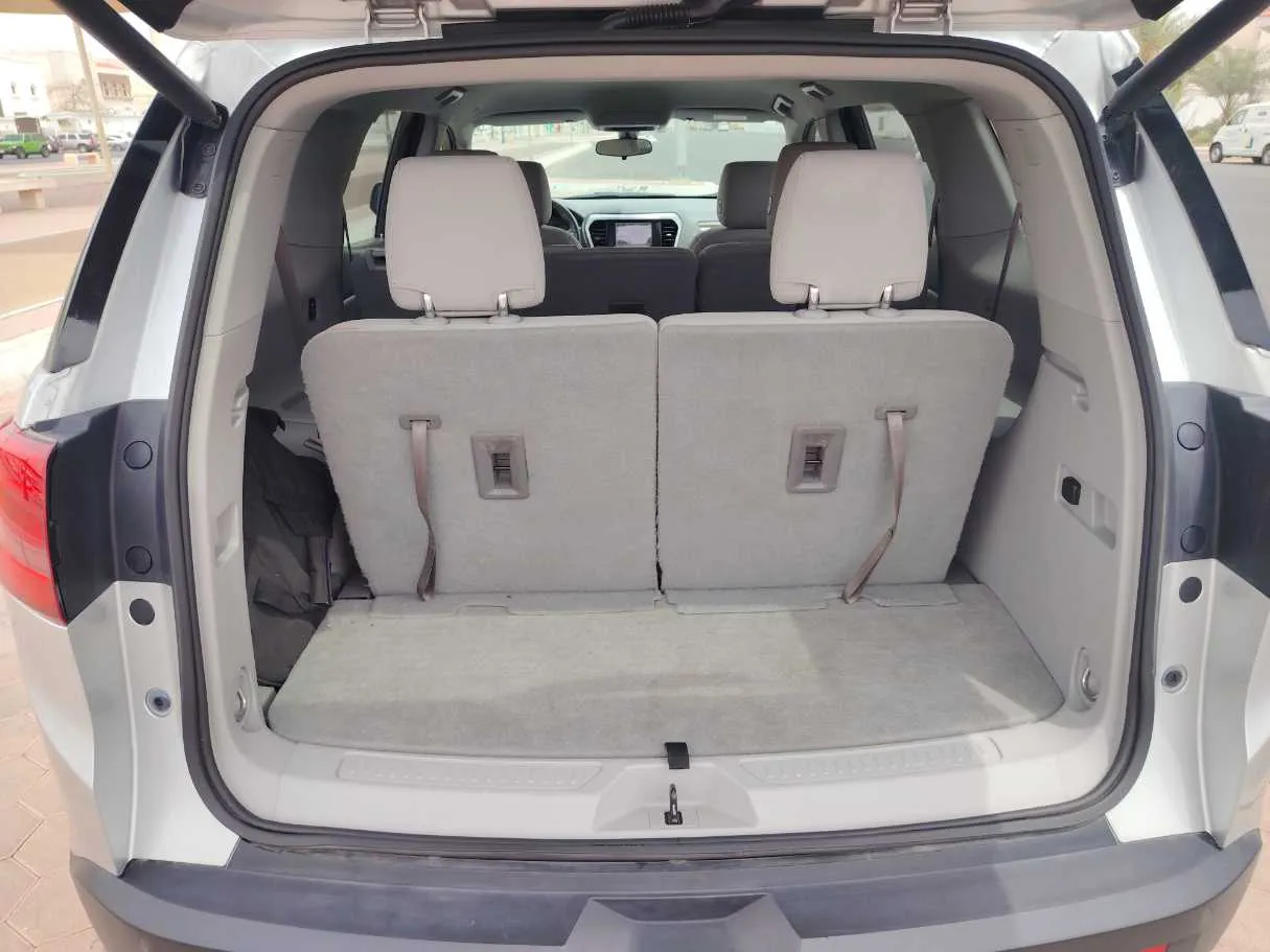 Car image 26