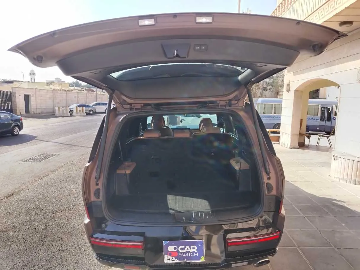 Car image 30