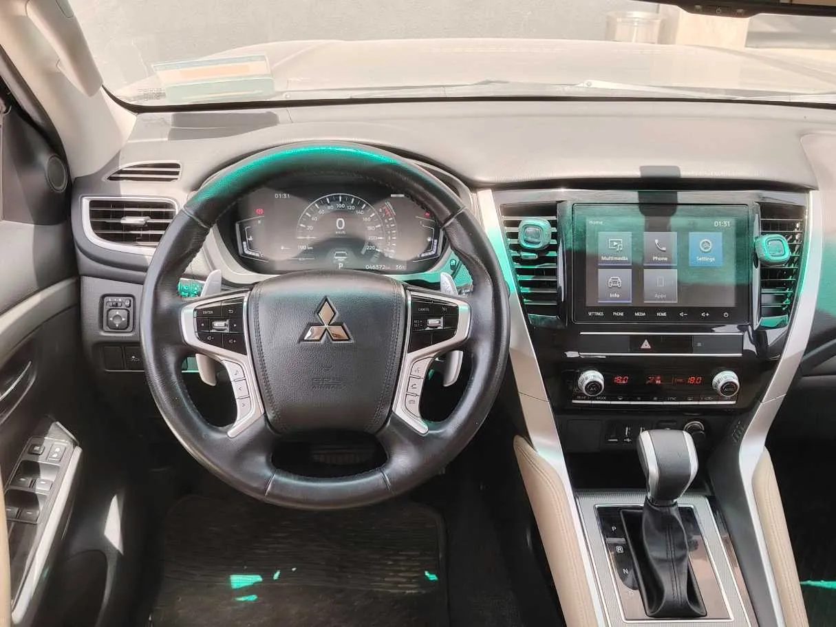 Car image 24