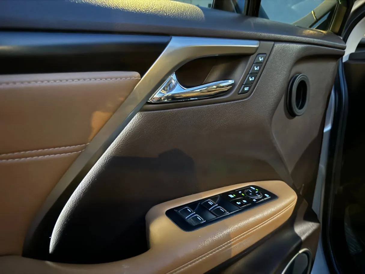 Car image 29
