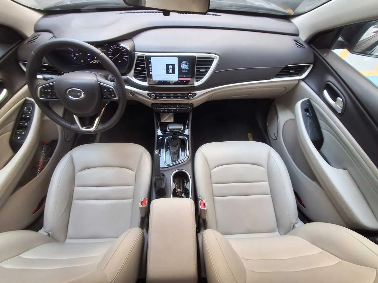 Car image 14