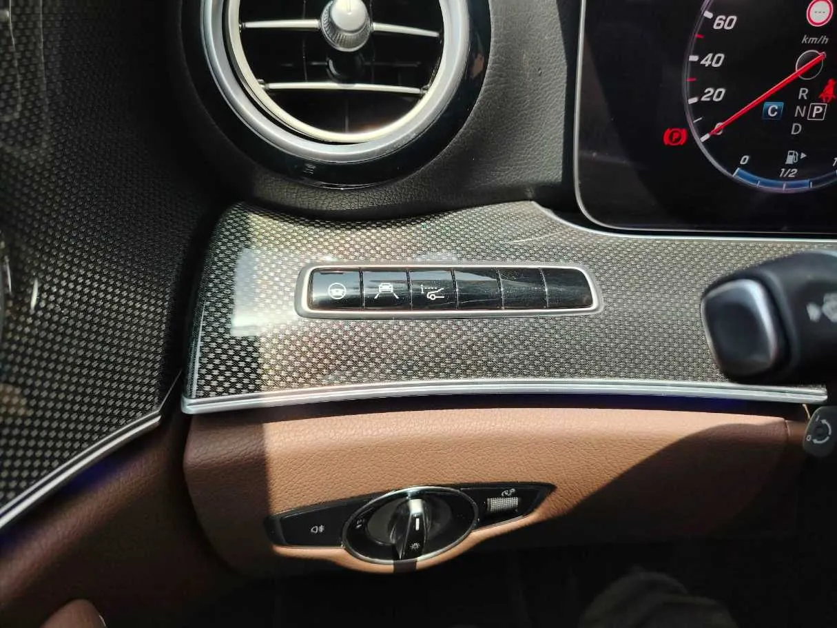 Car image 38