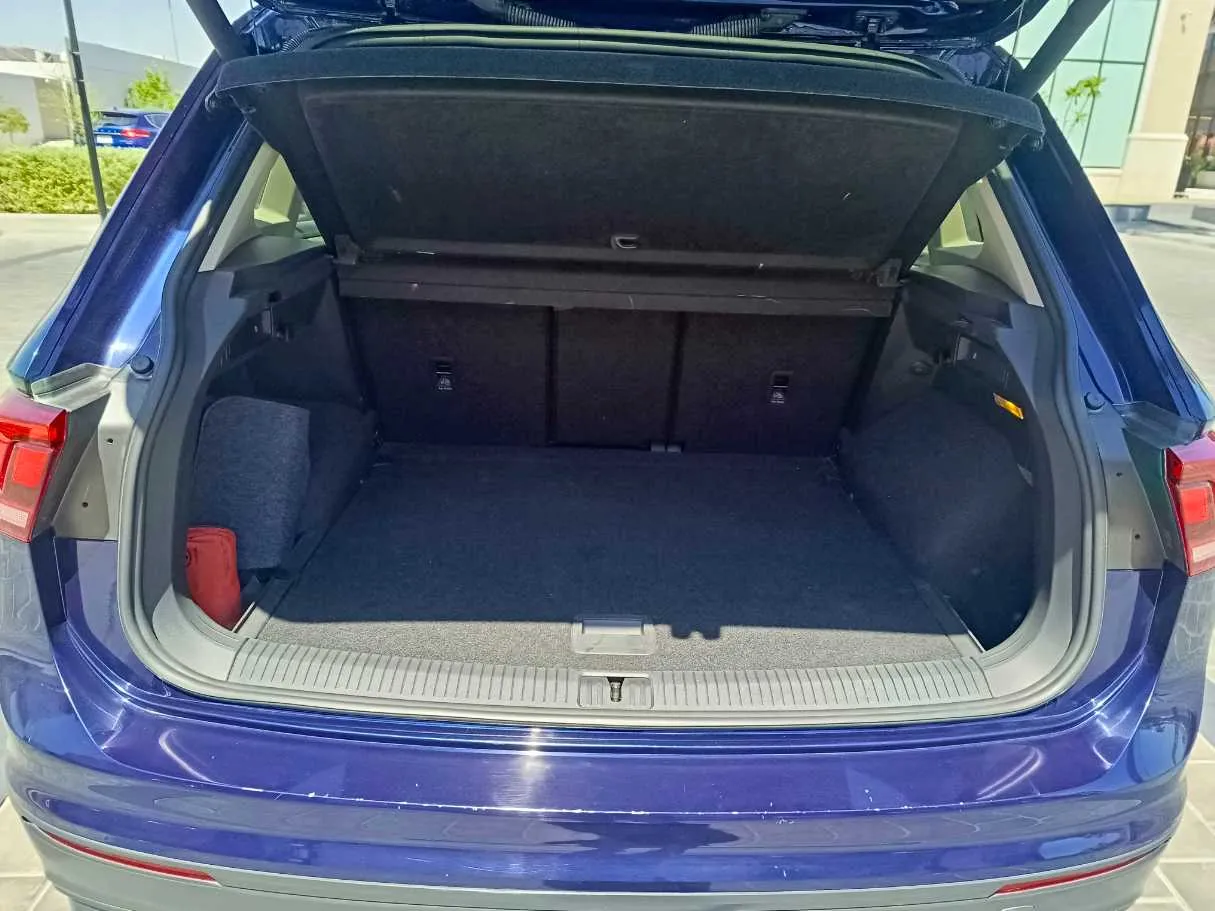 Car image 27