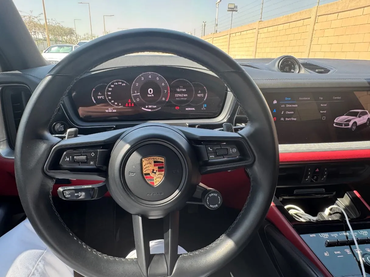 Car image 16