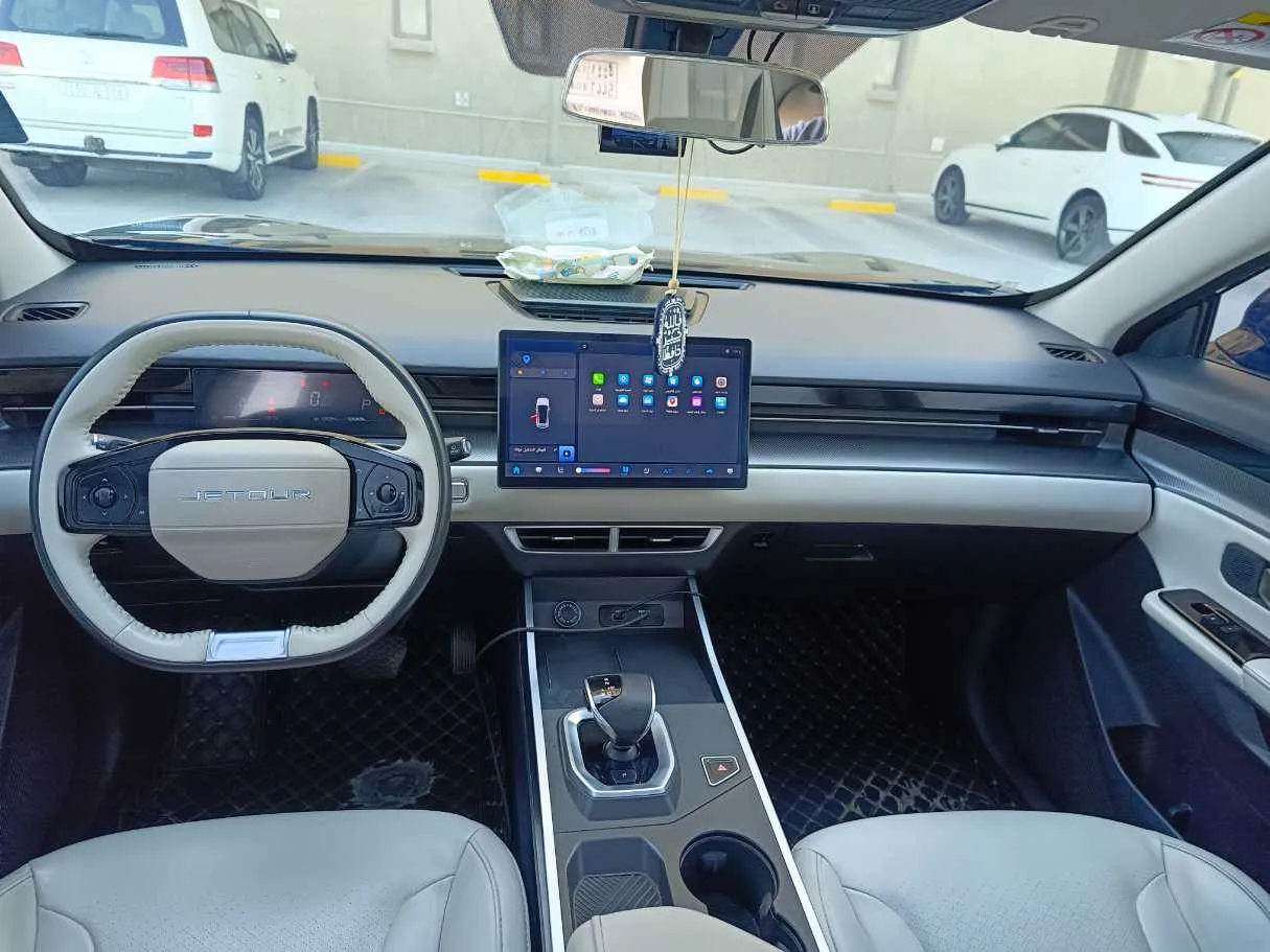 Car image 19