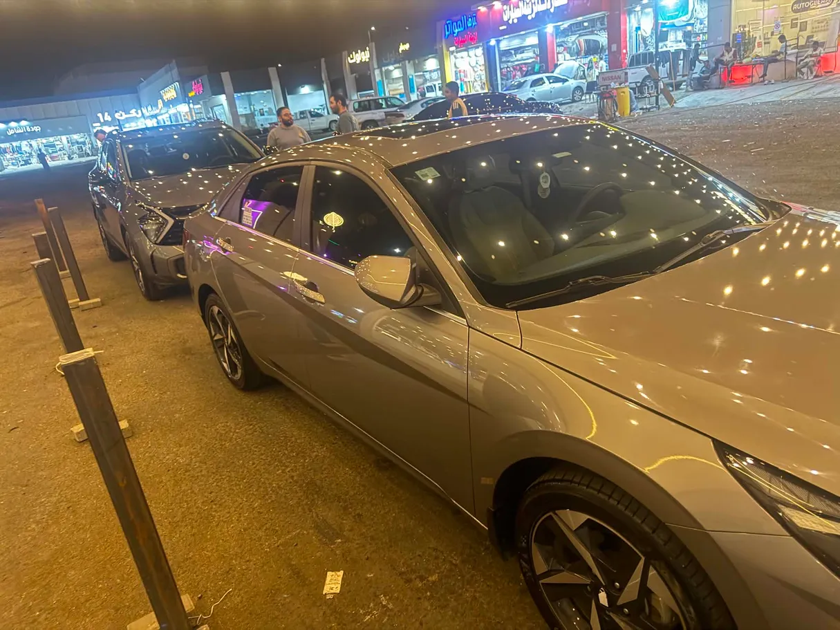 Car image 3