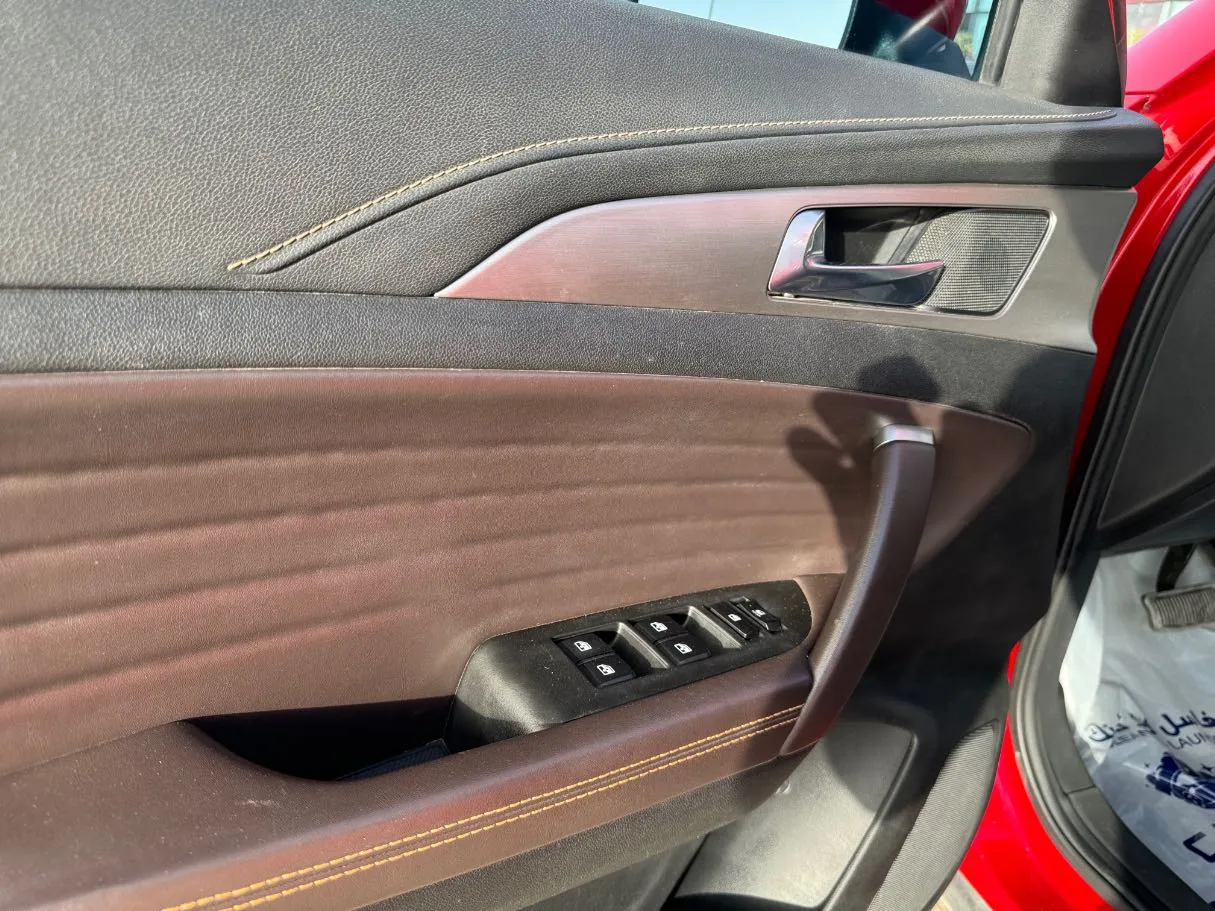 Car image 23