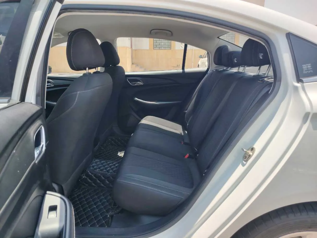 Car image 13