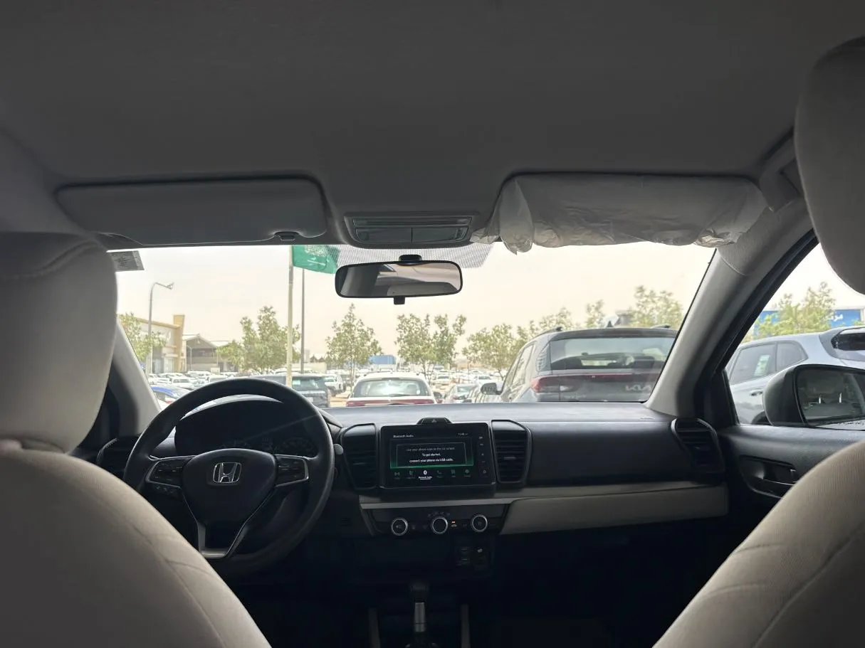 Car image 15