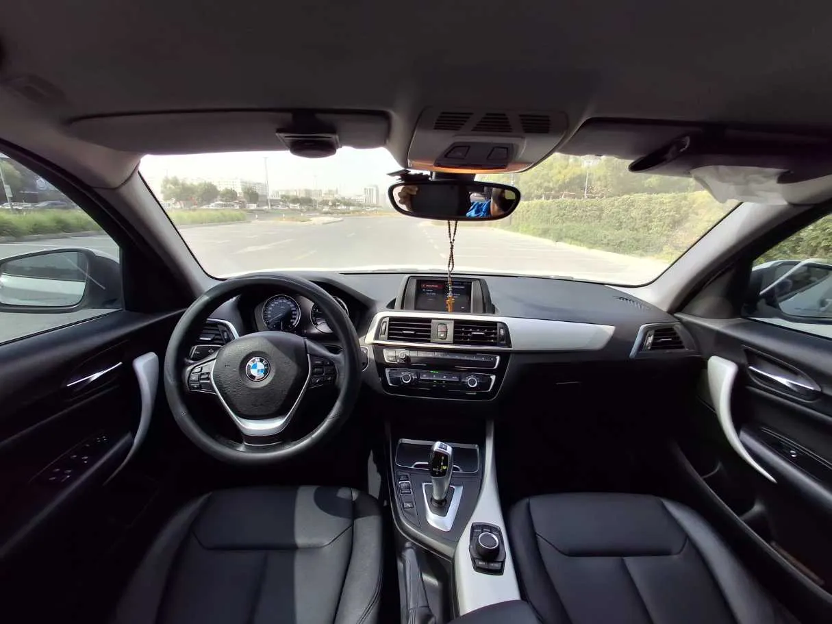 Car image 14
