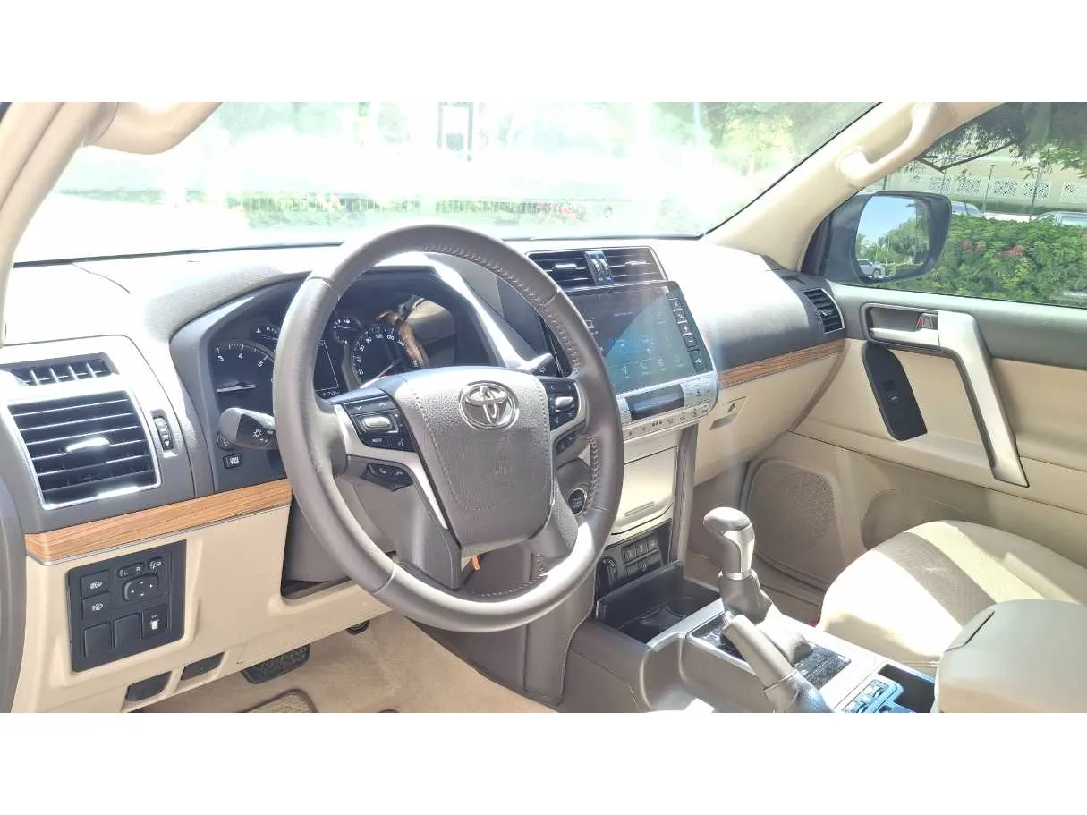 Car image 11