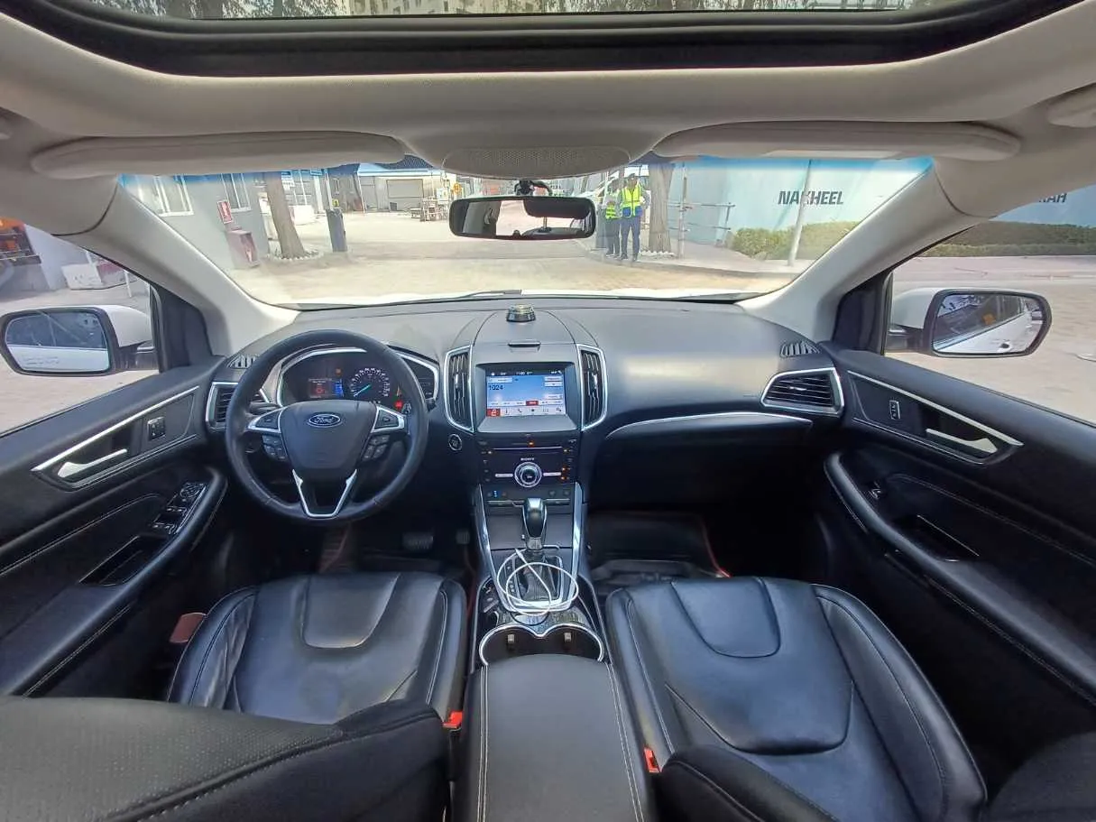 Car image 14