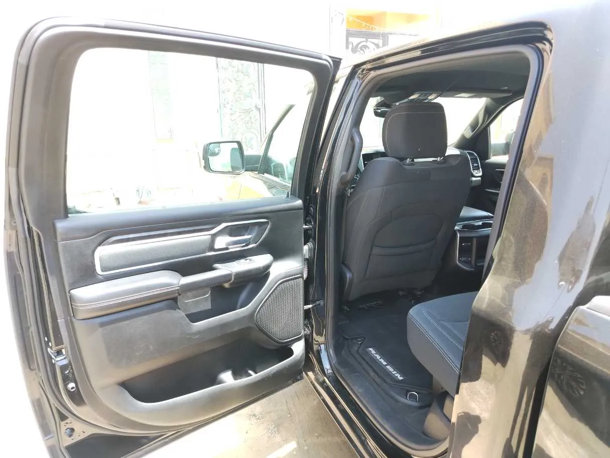 Car image 17