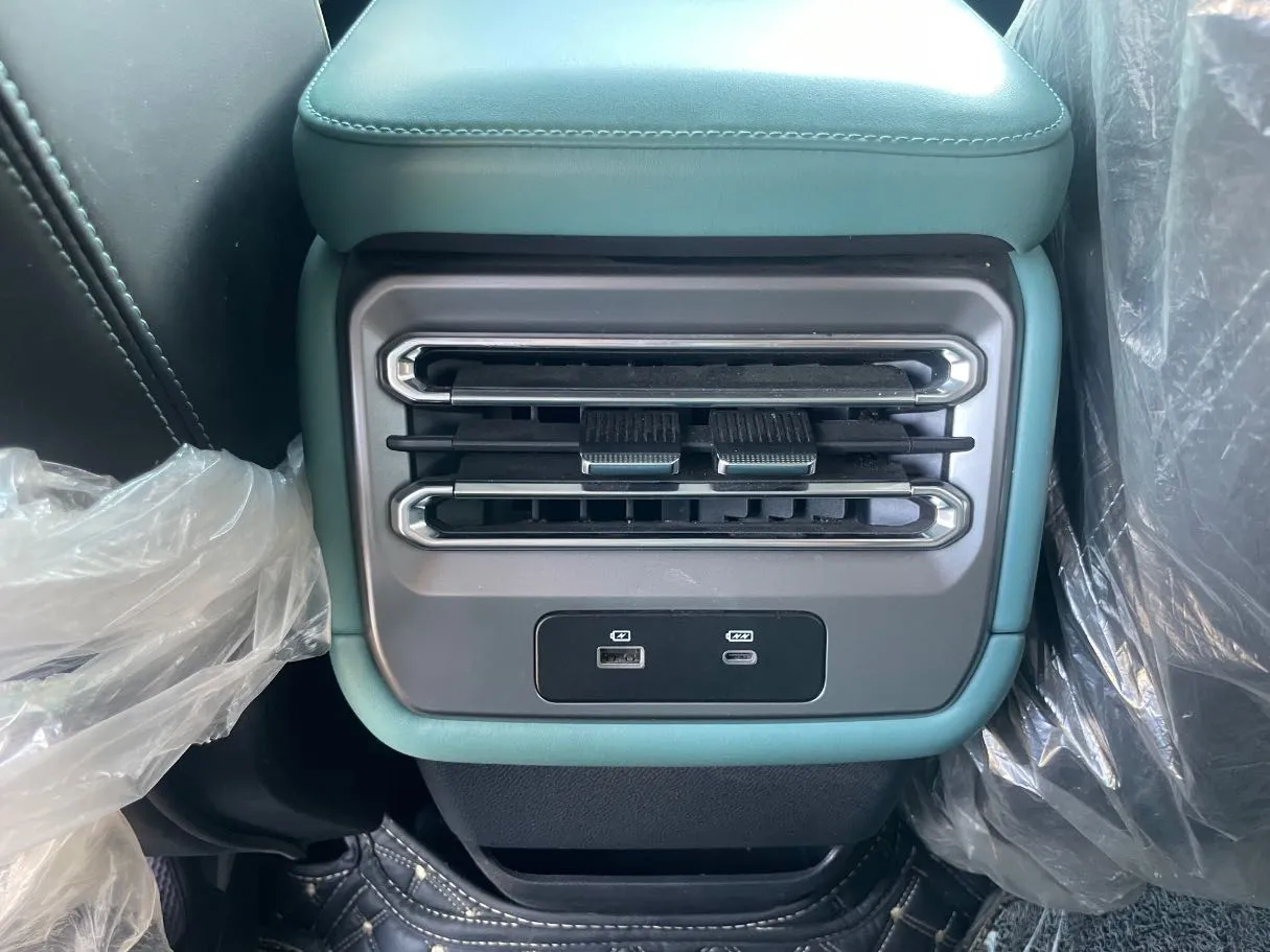 Car image 27