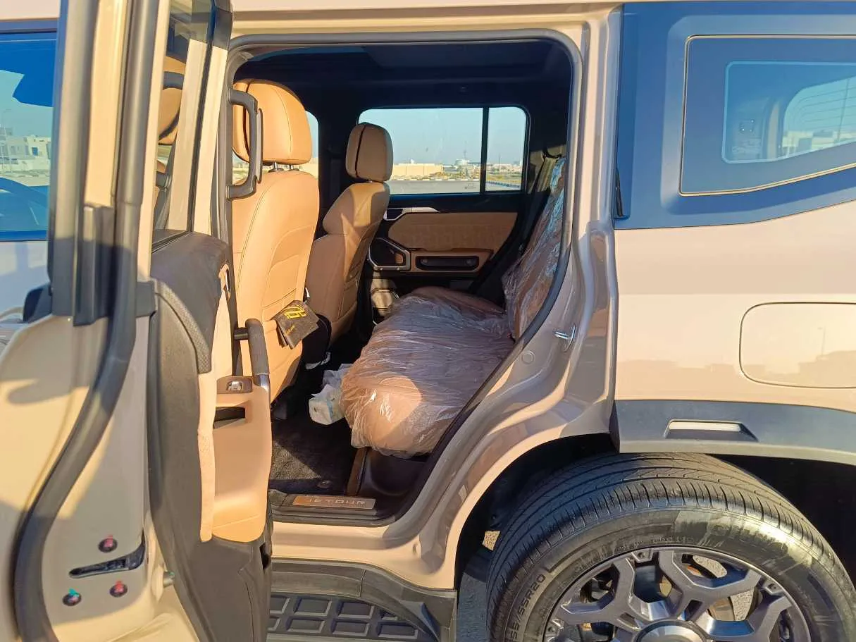 Car image 19