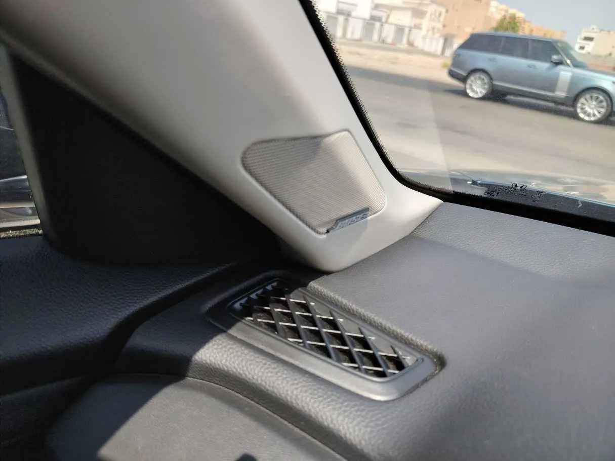 Car image 34