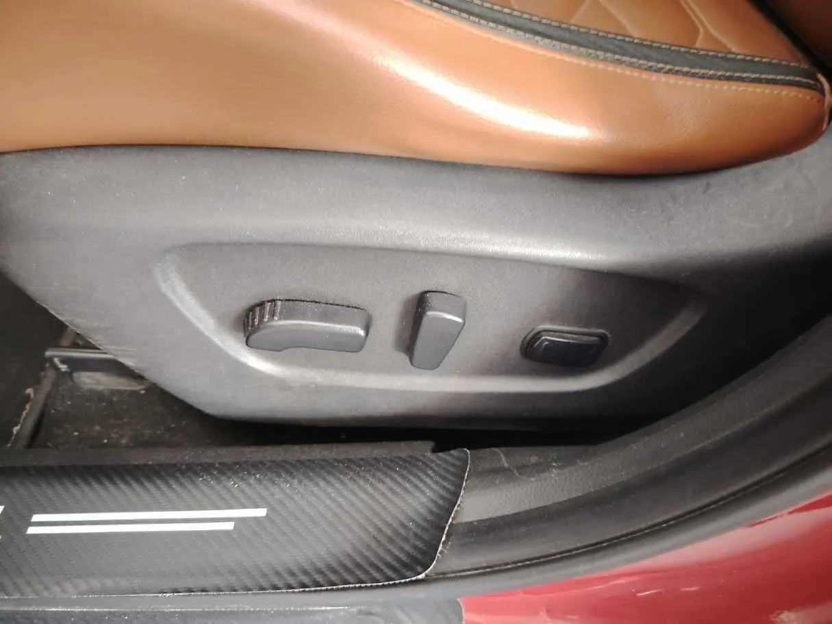 Car image 35