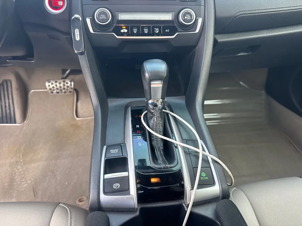 Car image 15