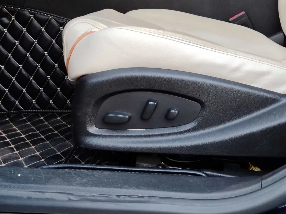 Car image 34