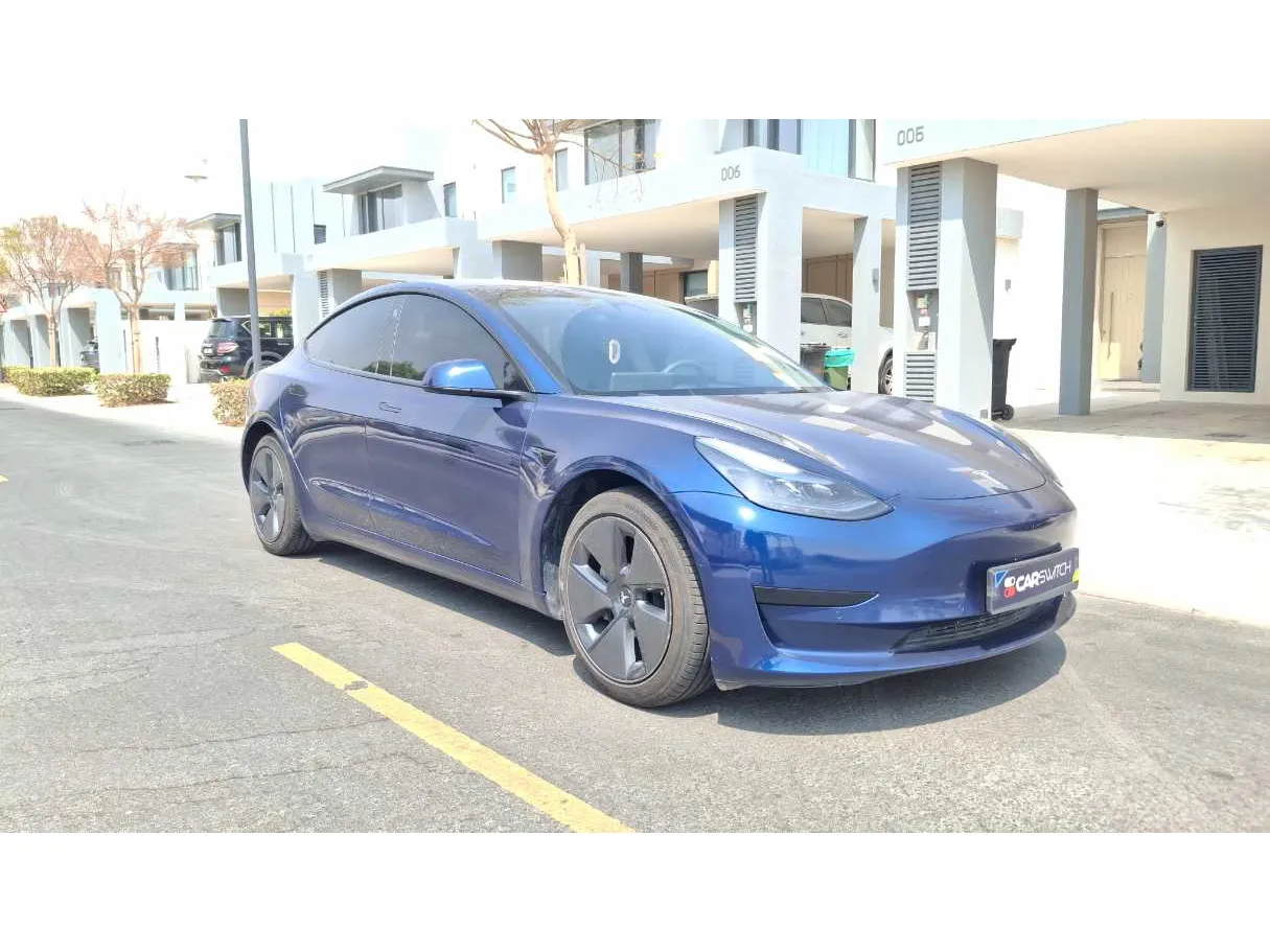 Car image 3