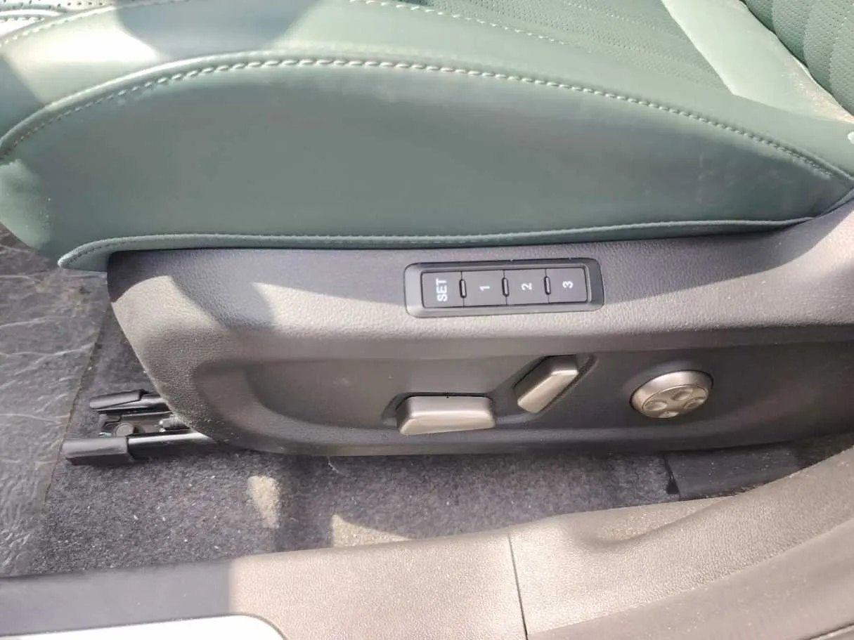 Car image 44