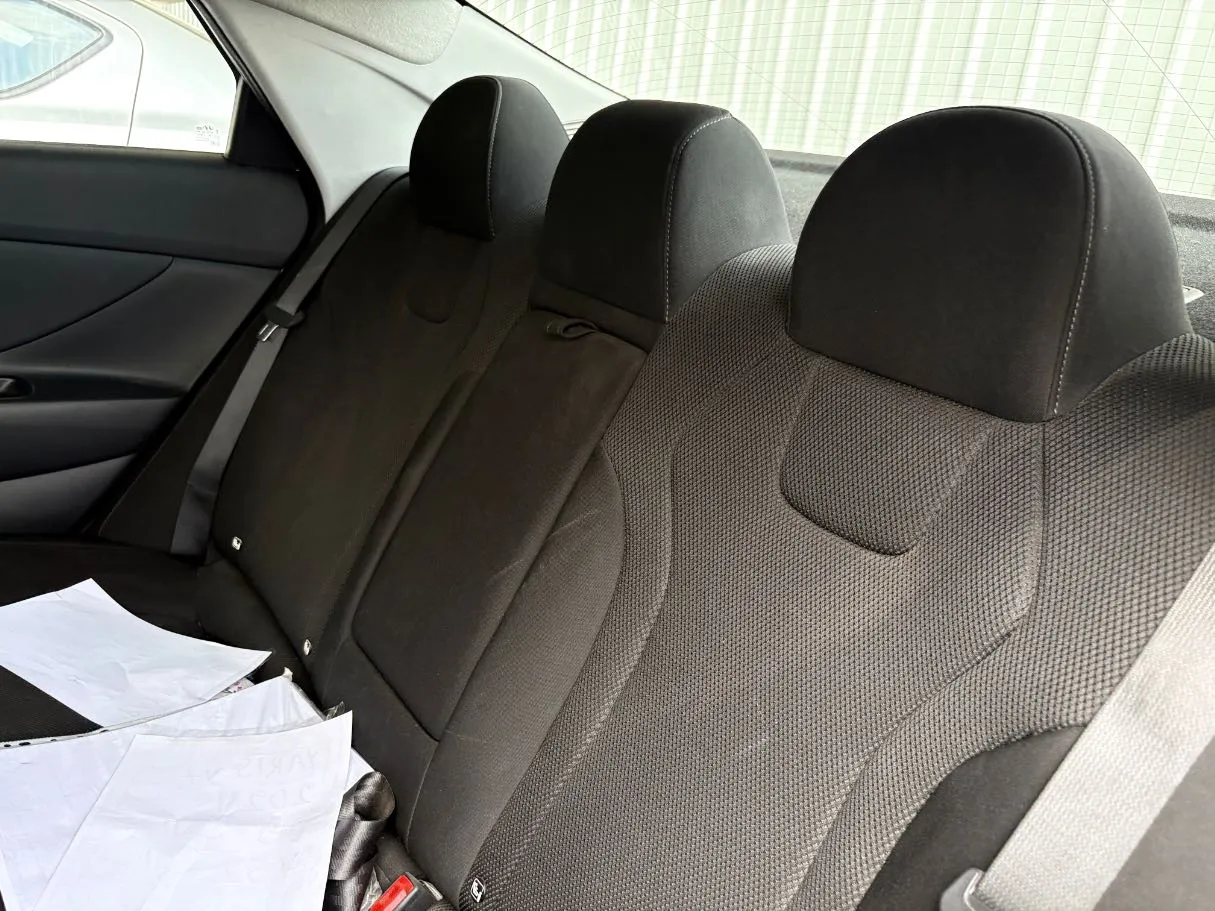 Car image 17