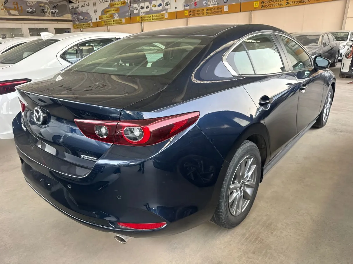 Car image 4