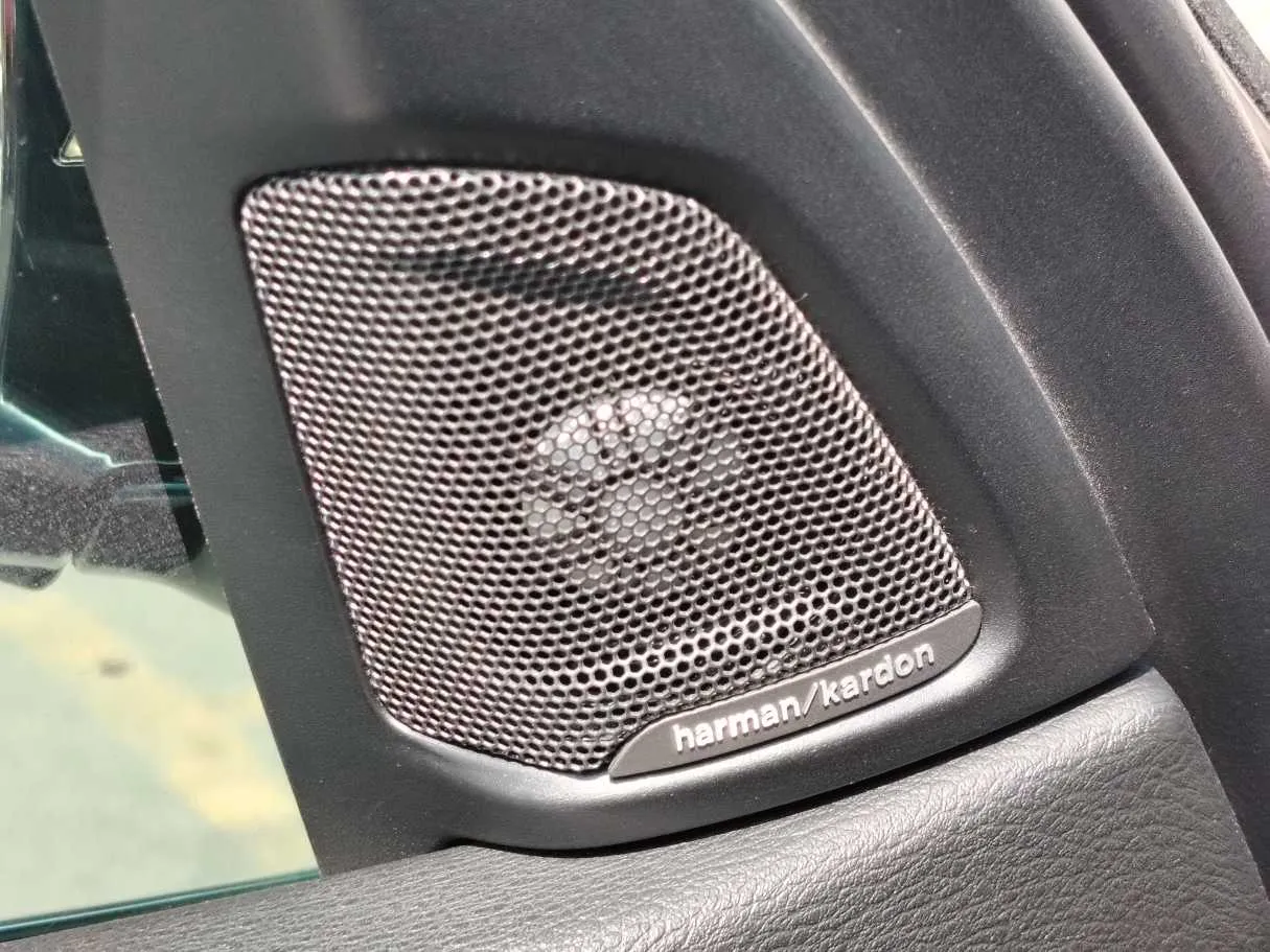 Car image 30