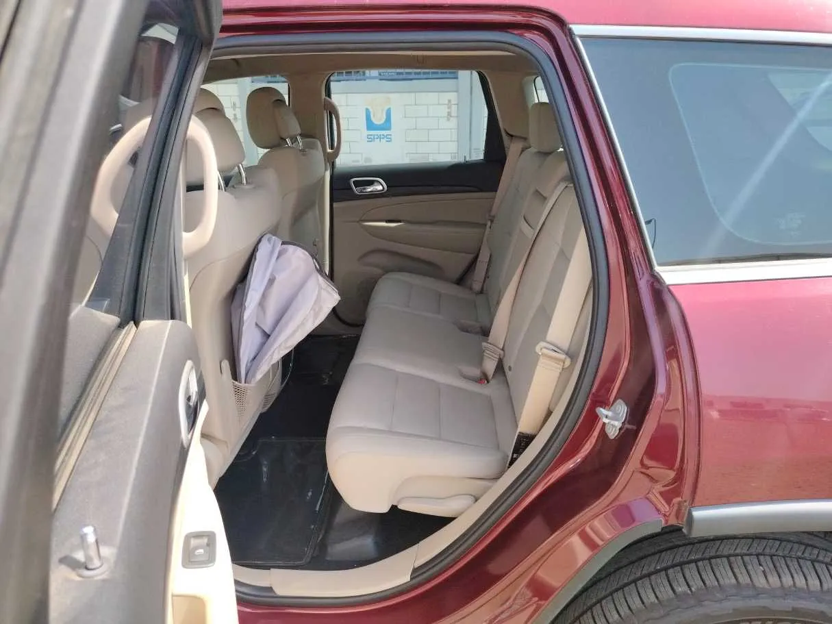 Car image 15
