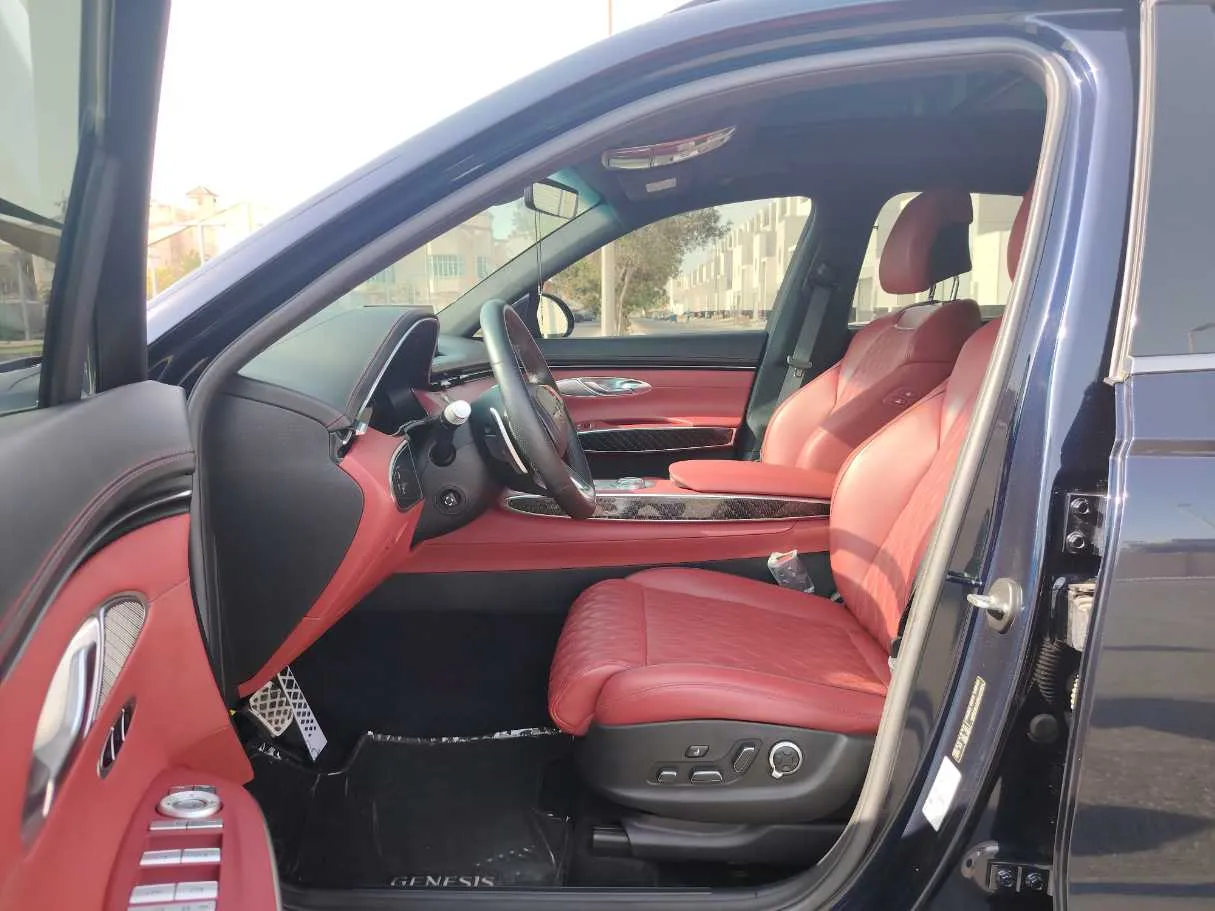 Car image 12