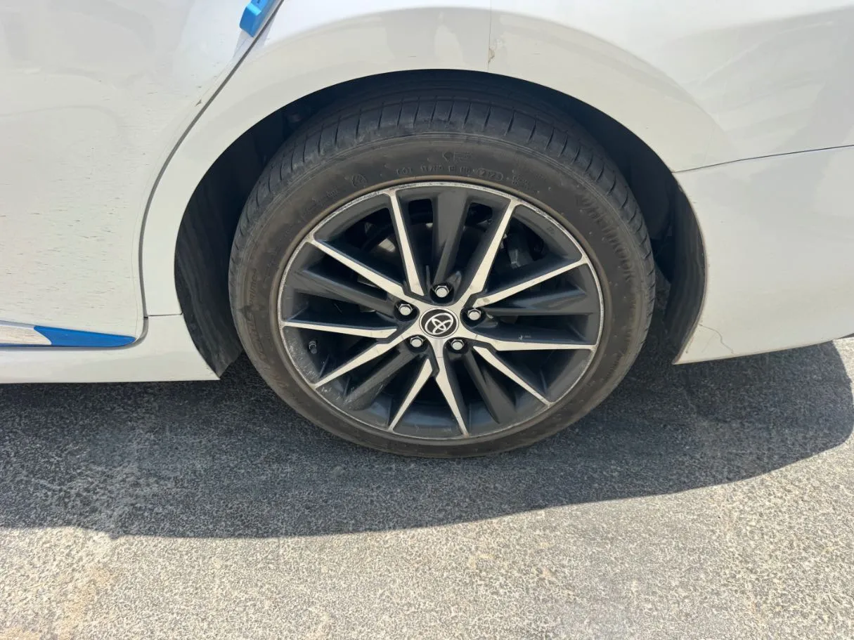 Car image 9