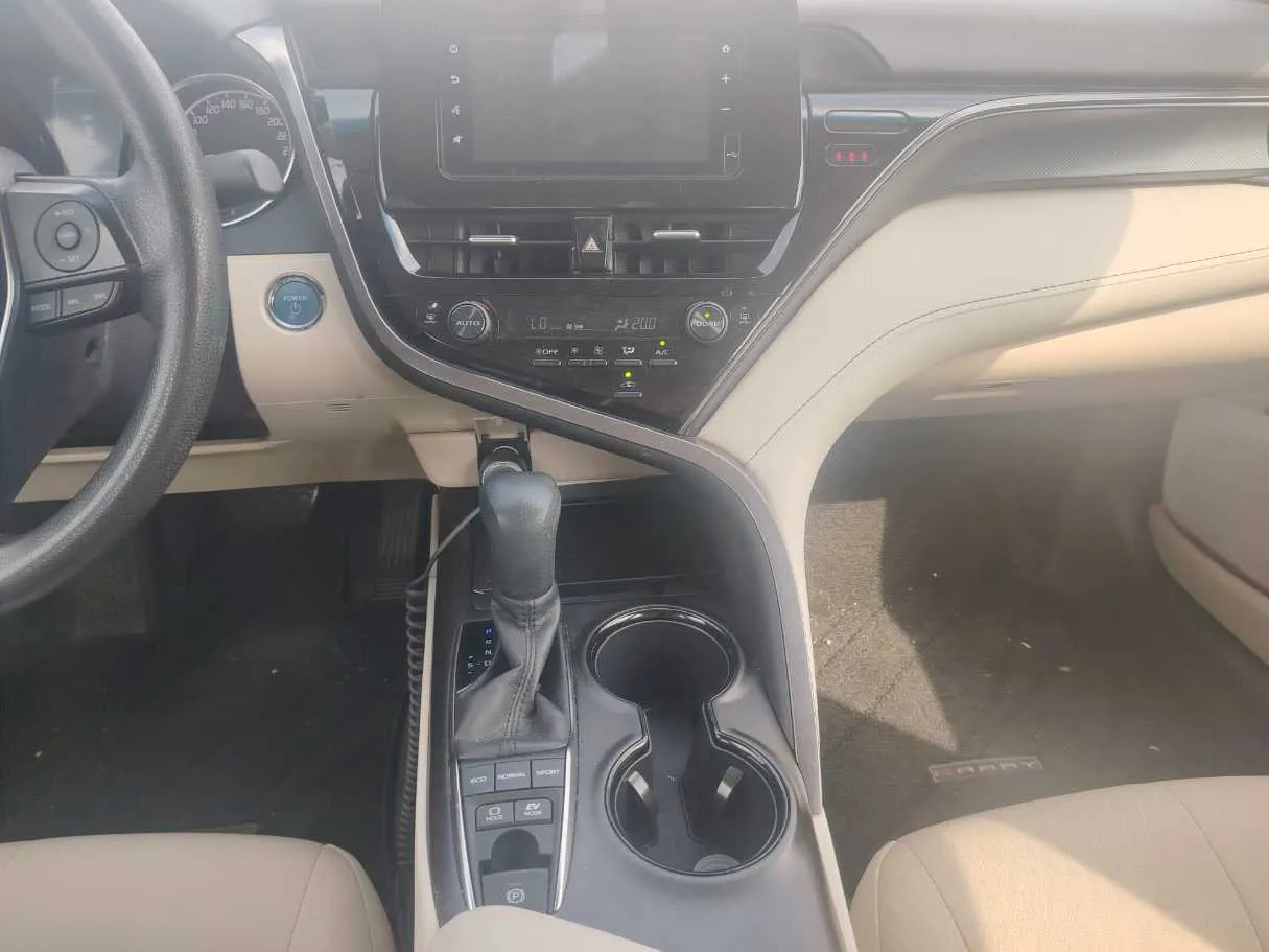 Car image 18