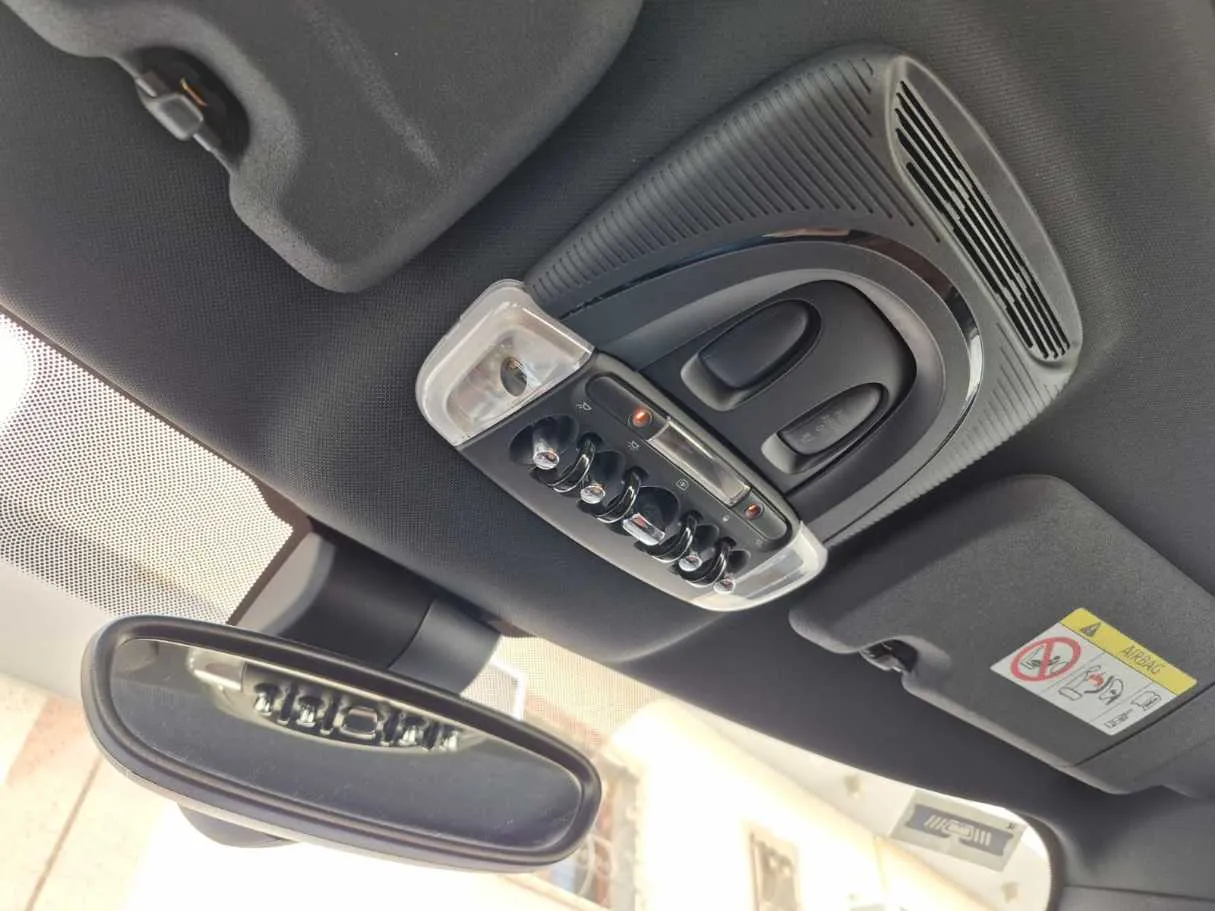 Car image 32
