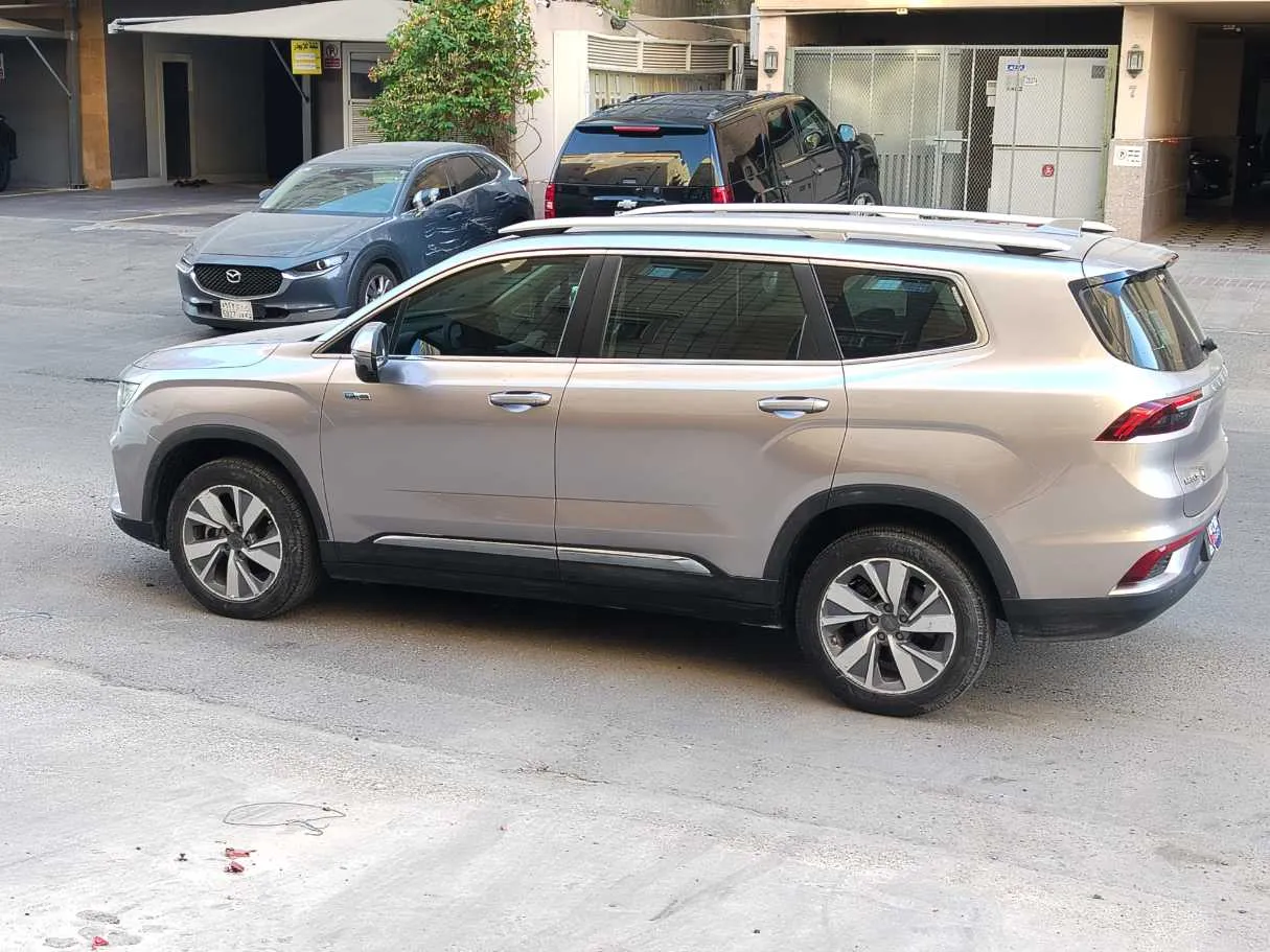 Car image 8