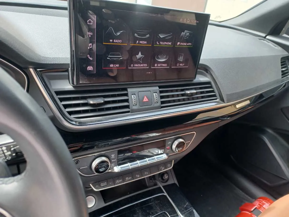 Car image 18