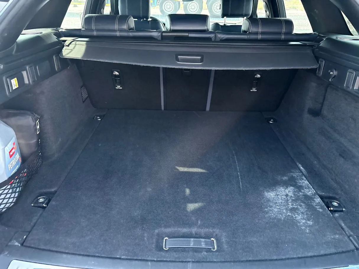 Car image 25