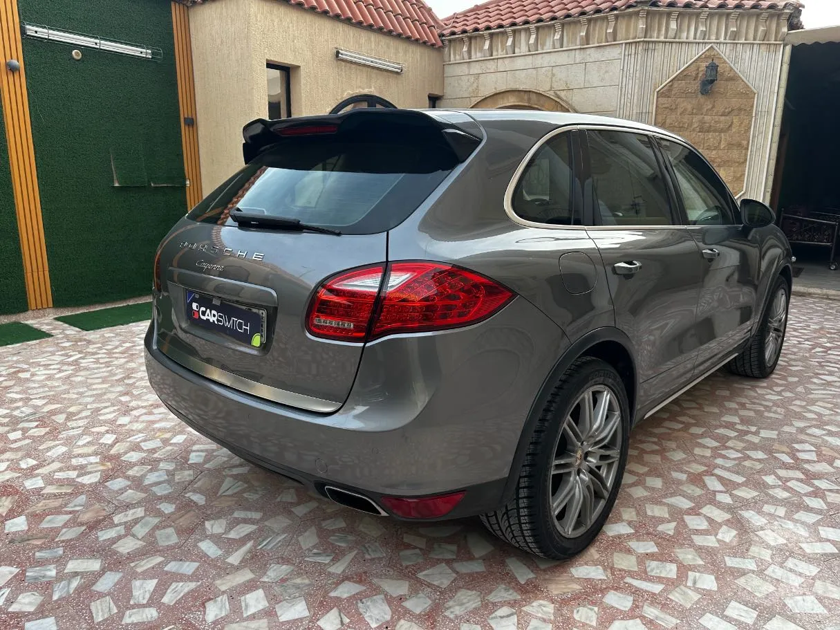 Car image 5