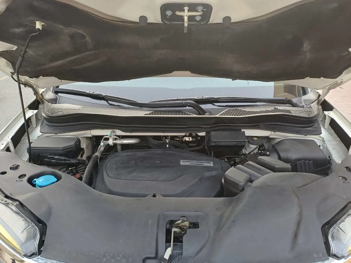 Car image 24