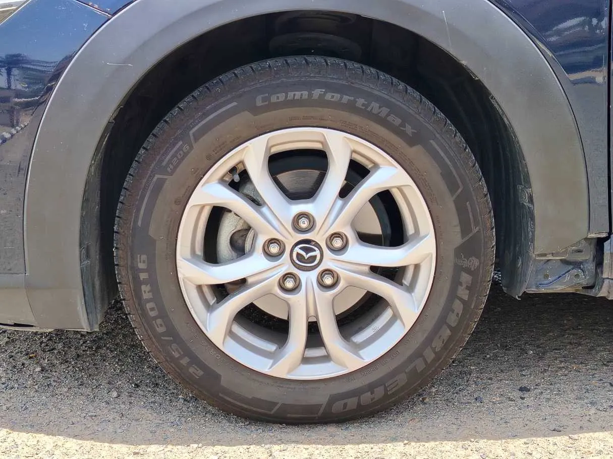 Car image 9