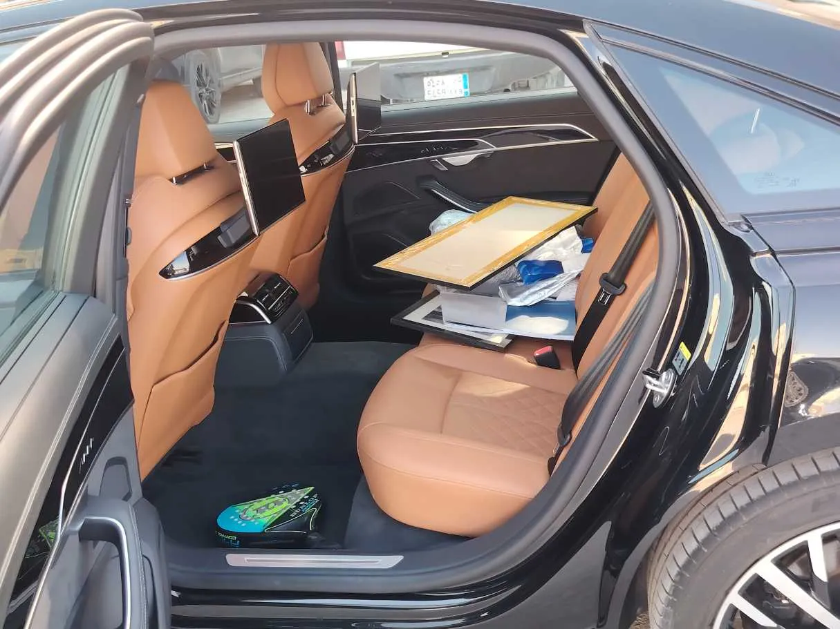 Car image 17
