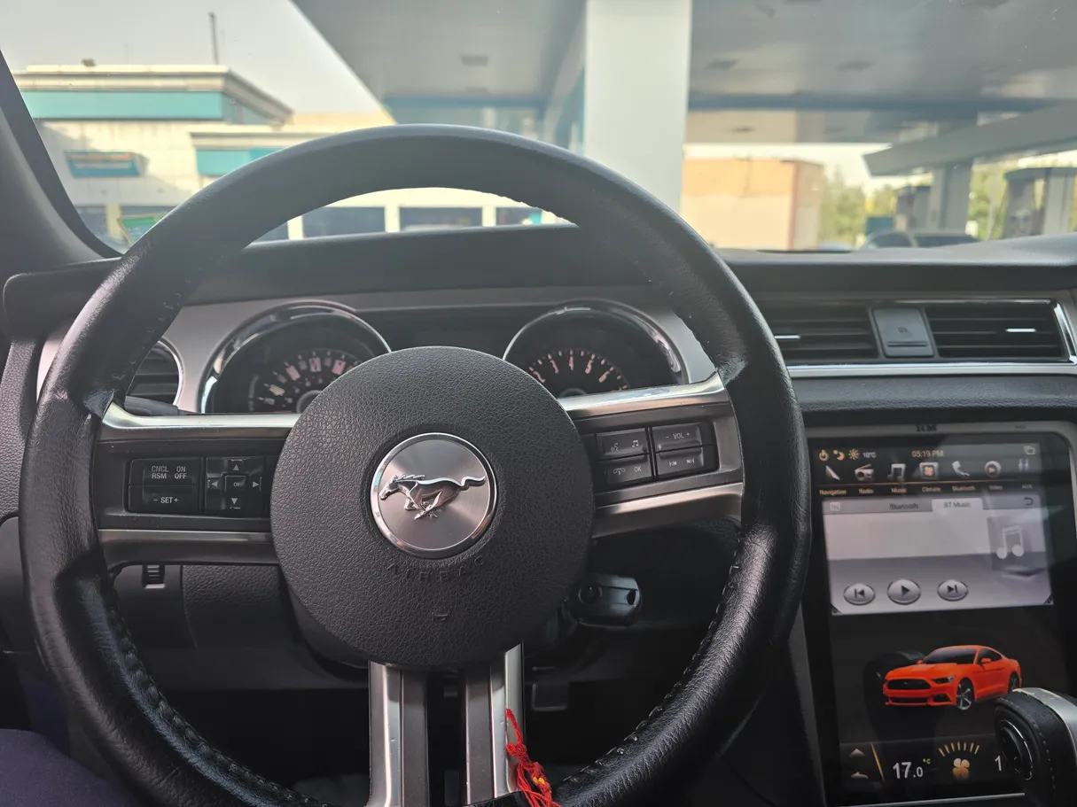 Car image 11