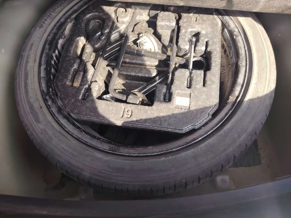 Car image 33