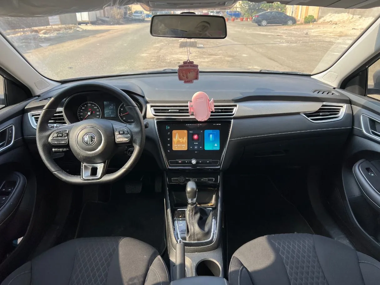 Car image 15