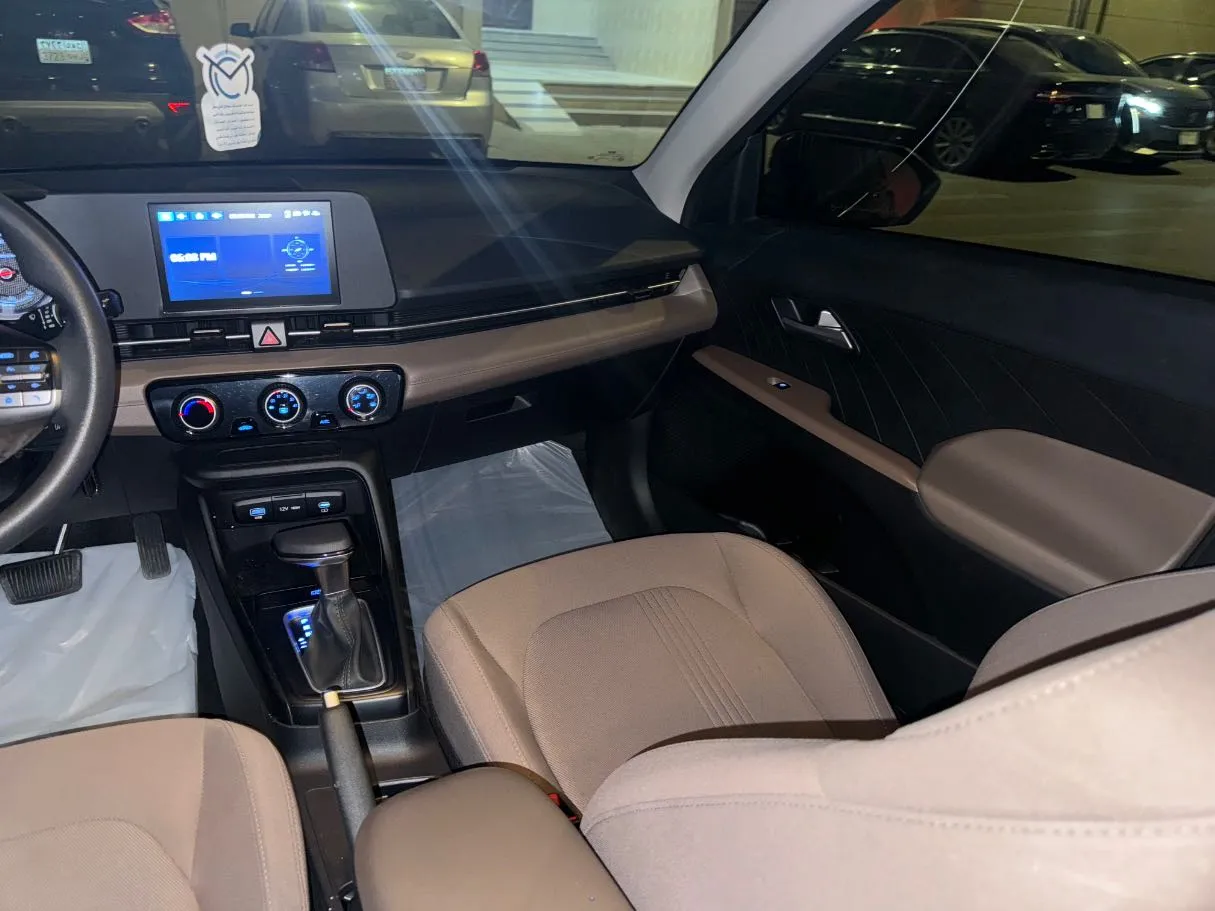 Car image 14