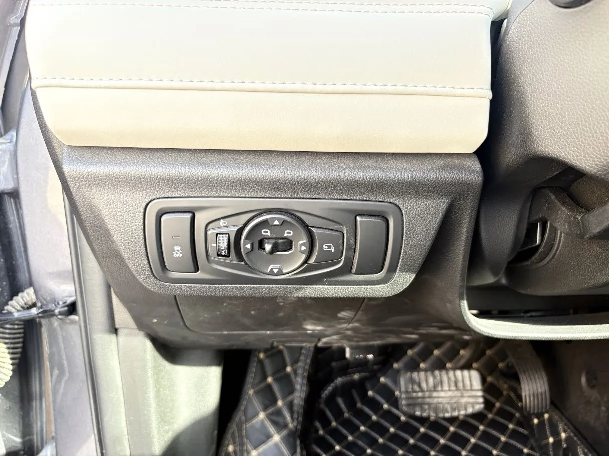 Car image 27